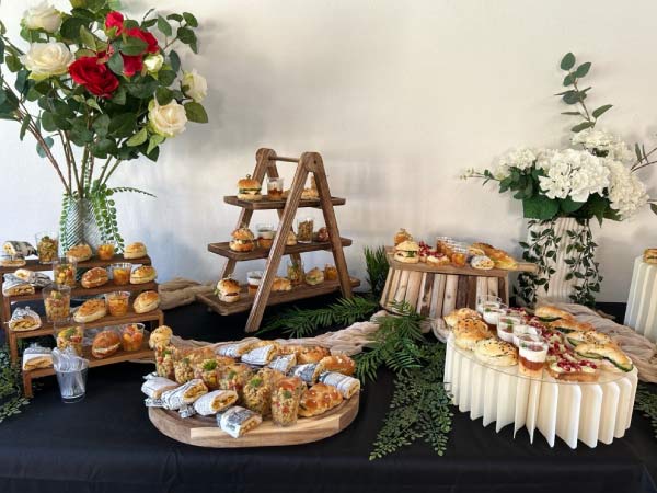 scenographie-buffet-traiteur Laissez la décoration de votre buffet avec Tout en Délice Traiteur
